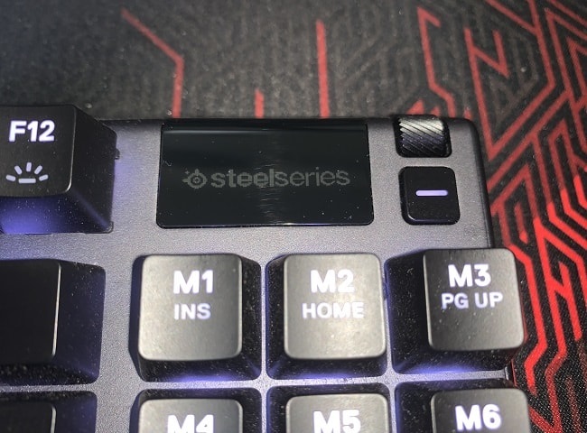 APEX PRO TKLの有機ELディスプレイ