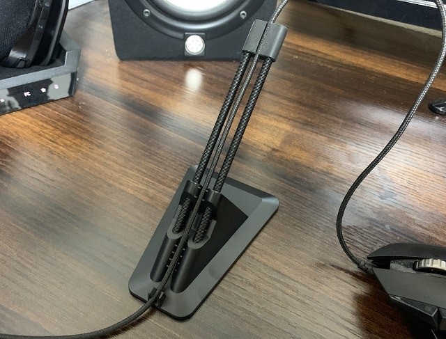 Razer MouseBungee V2を取り付けた様子